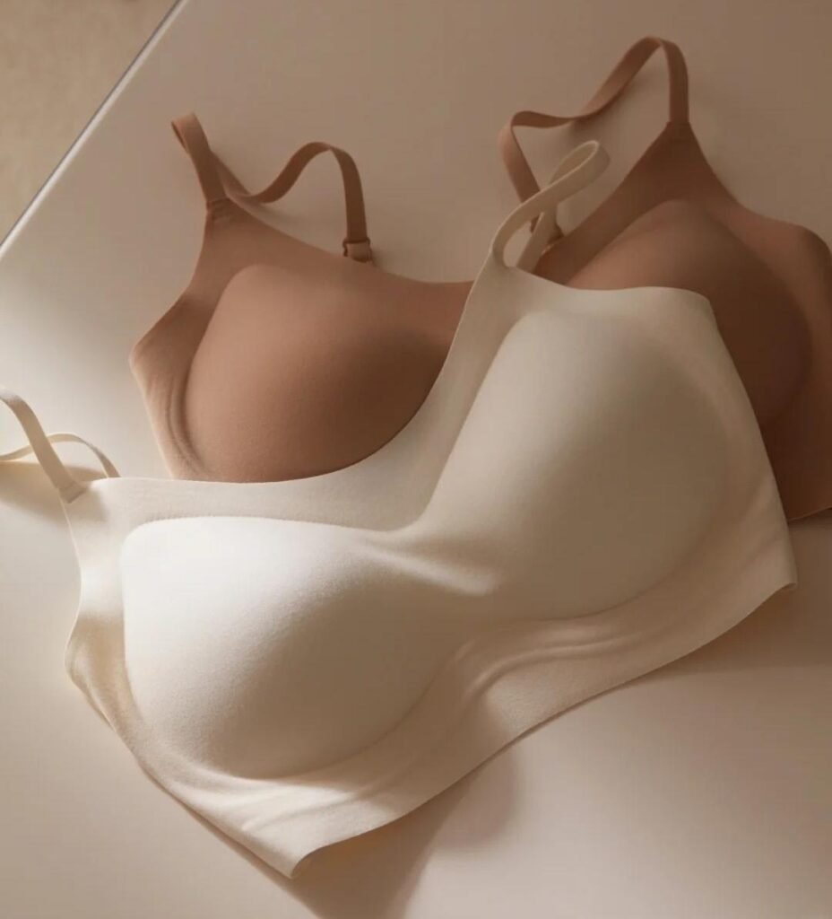 Sports bra made of polyester-spandex blend fabrics
